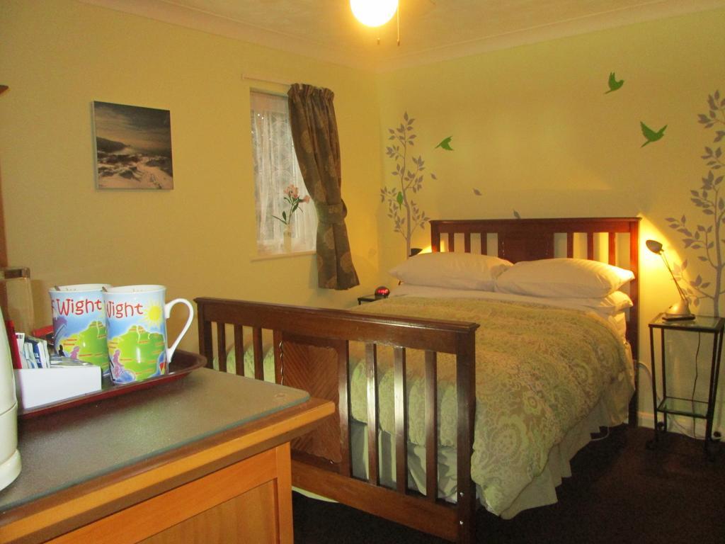 Crossways House Bed And Breakfast East Cowes Room photo
